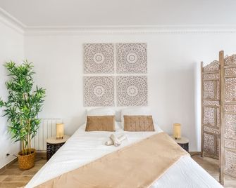 Au Bord Du Port, Relaxing Studio With Water View - Cergy - Habitación