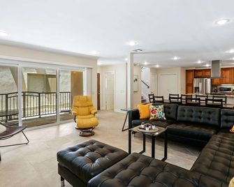 Enchanting Iris - Close to Beach - Corona del Mar - Salon