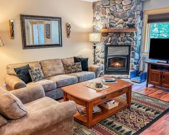 Townhome D2 - 4th Lake - Inlet - Living room
