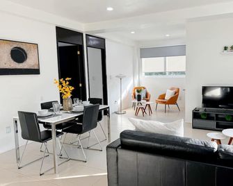Full Apartment 15 min from Airport, Coyoacán, Foro Sol - Ciudad de México - Sala de estar