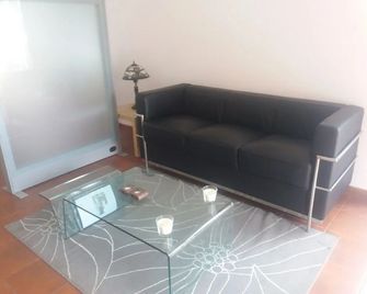 Alojamiento Ubaldo Nieto - Carracedelo - Living room