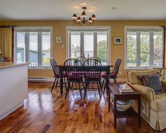Lovely Lacbrome 3 Bdrm Lakefront Cottage - Lac Brome - Essbereich
