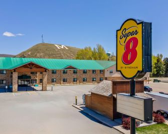 Super 8 by Wyndham Montpelier - Montpelier - Edificio