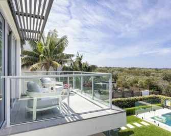 Beachfront Haven Magenta - Magenta - Balcon