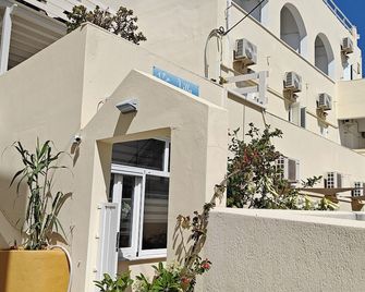 Anemoμήλος Villa Φηρά - Σαντορίνη