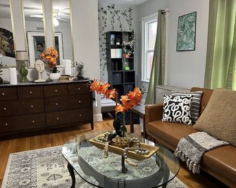 Chic Madison Parkview - Albany - Living room