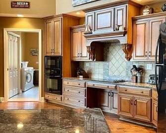 Luxury Lake House - Knox - Cocina