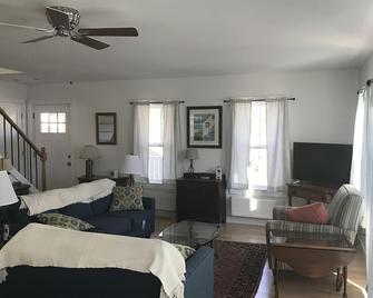 New 3 Bedroom Ensuite Beach Cottage - Blue Hill - Sala de estar