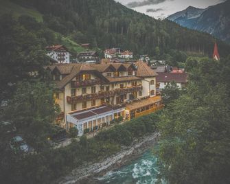 Hotel Alte Mühle 4 Stelle - Campo Tures/Sand in Taufers - Gebouw