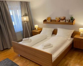 Zentrale Wohnung Gmunden Alte Bäckerei - Gmunden - Slaapkamer