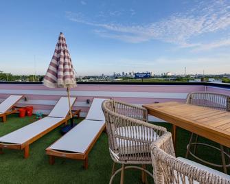Ultra Heated Rooftop Pool! Views, Elevator, Ev Charger, Sleeps 12, Full Home - Pleasant View