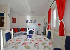 Captains Blumarine charming nautical themed apartment with balcony in Supetar - Supetar - Eetruimte