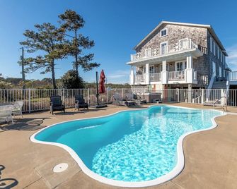 Sawyers Lodge - Historic Soundfront Home, Pool, Hot Tub, Boat Launch, Kayaks, Pets Ok, Flex Stays - Powells Point - Piscina