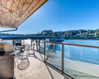 River Vista - Florence - Balkón