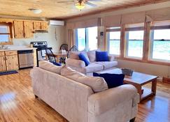 Cottage Overlooking the Ocean with - Montague - Living room