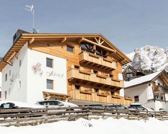 Hotel Steinrösl - San Cassiano/St. Kassian - בניין