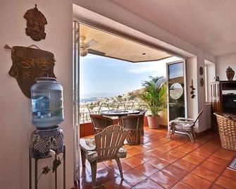 Casa Isabel a Boutique Hilltop Inn - Pto Vallarta - Balcón