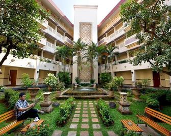 Puri Kiic Golf View Hotel - Karawang - Building