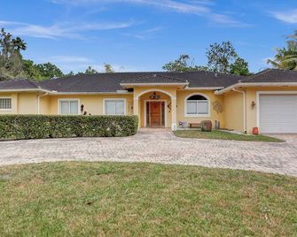 Beautiful spacious villa, close to entertainment, shopping ,Miami/ FtLauderdale - Southwest Ranches - Building