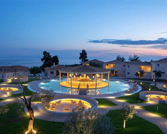 Ajul Luxury Hotel & Spa Resort, a Registry Collection Hotel - Palioúrion - Piscina