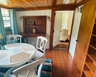 River House in Old Town Fl With Ac And Wi-Fi, Secluded but Not Remote, Enjoy! - Old Town - Dining room