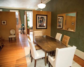 New York Style Loft/Condo in Oldest Historic Building In Downtown Salem Oregon - Salem - Dining room