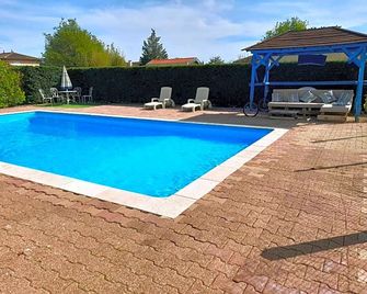 La maison du Bonheur - Saint-Bernard - Pool