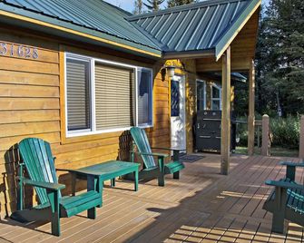 Trail Lake View Luxury Cottage - Moose Pass - Patio