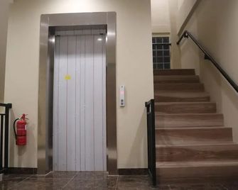 Djuragan Kamar Slipi - Yakarta - Escaleras