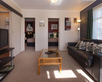 Malfroy Motor Lodge Rotorua - Rotorua - Living room