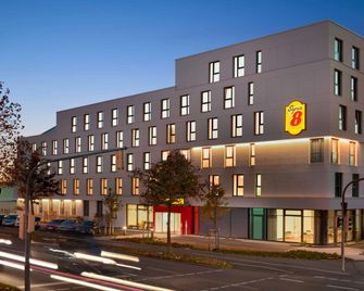 Super 8 by Wyndham Augsburg - Augsburg - Gebäude