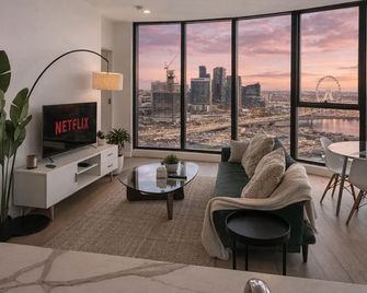 Luxury Penthouse Living With Stunning Balcony - Melbourne