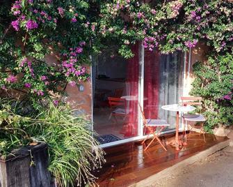 Quietlly and nature - Calvi - Innenhof