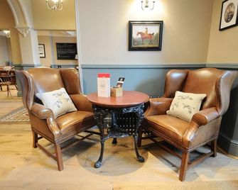 The George Hotel - Castletown - Living room
