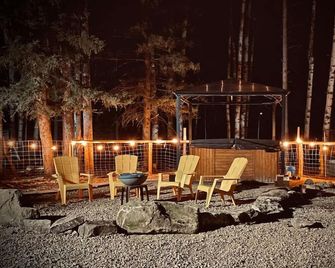 Llama Lookout Suite at Basecamp Ranch, Bragg Creek - Bragg Creek - Patio