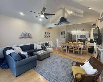 Close to Beach, Restaurants and Bars in downtown SIC Sleeps 14 - Sea Isle City - Sala de estar