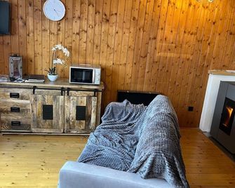Urige idyllische Hütte mit Sauna - Grainet - Sala de estar