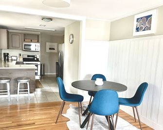 Updated, 2 Bedroom Cottage, close to Boulder - Lafayette - Comedor
