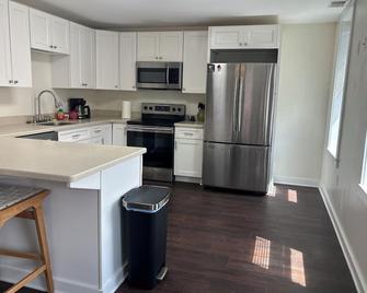 Luxury 2-bedroom apartment in downtown Elkins. - Elkins - Keuken