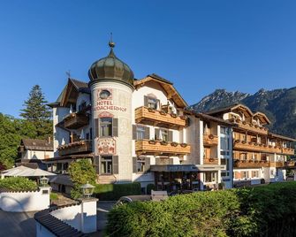 Staudacherhof in Garmisch-Partenkirchen I Blick aufs Zugspitzmassiv I einzigartige Bayurvida Küche - Garmisch-Partenkirchen - Building