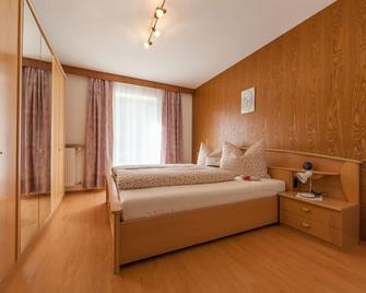 spacious apartment in a quiet location in the beautiful Valley of Anterselva in Erlenhof - Rasen-Antholz - Schlafzimmer