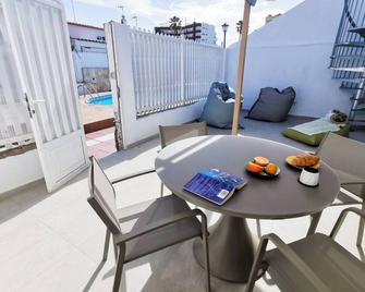 Stylish 2 Bedroom Bungalow By Pride Holiday Rentals - Maspalomas - Parveke
