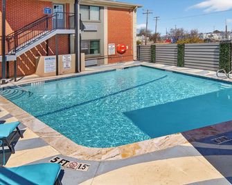 12 Oaks Hotel - Tyler - Pool