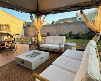 Buena Park Modern Home/Knott's/Disney/Beach\n\n - Buena Park - Patio