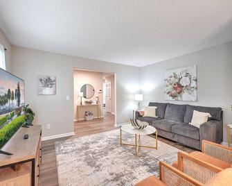 Clean, Comfortable, And Spacious Near Charleston! - Goose Creek - Salon