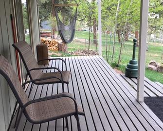 Furnished bedroom in our Home with full size bed, shared bath - Woodland Park - Patio