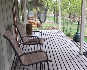 Furnished bedroom in our Home with full size bed, shared bath - Woodland Park - Balcony