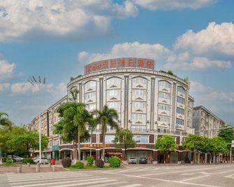 Lexuan Holiday Hotel (Yangjiang Jingyuan City Shopping Center) - Yangjiang - Building