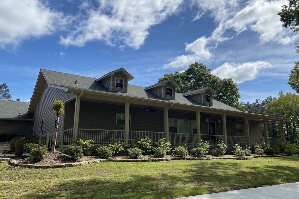 Country home - Monticello - Building