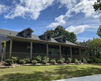 Country home - Monticello - Building